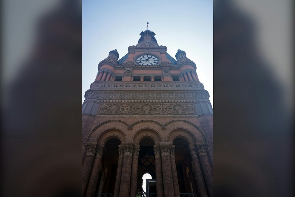 Slovenian Lace Dove Lands at Milwaukee City Hall, Carries Holocaust Memory