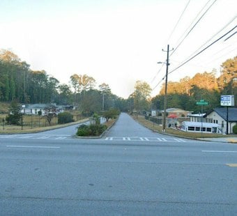 South Fulton Robbery Turns Violent as Man Shot on Thornton Drive, Suspects Still at Large