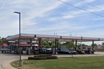 Spanish Lake Gas Station Attack: Women Stomp Off-Duty Cop, Grab for His Gun