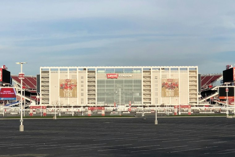 Spy Plane Buzzes Levi's Stadium During 49ers Win, And It's Not the First Time