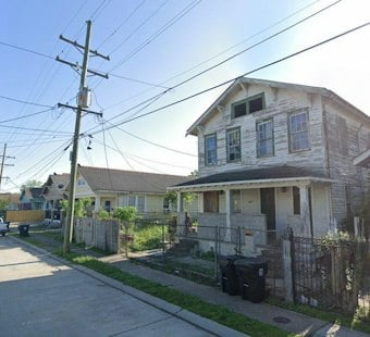 St. Claude Stabbing Injures Man, Suspect Still on the Run