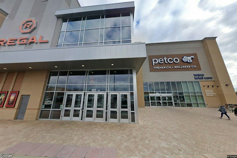 Staten Island Robber Assaults Teen Worker at Bricktown Centre