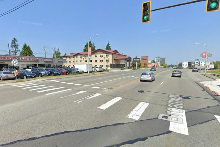 Stolen Car Plows Into Crowd Outside North Everett Restaurant, Six Hit