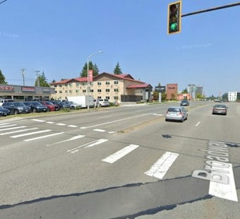Stolen Car Plows Into Crowd Outside North Everett Restaurant, Six Hit