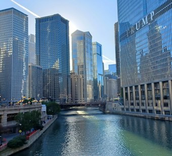 Struggling Swimmer Pulled From Chicago River Near LaSalle Street, Rushed to Hospital