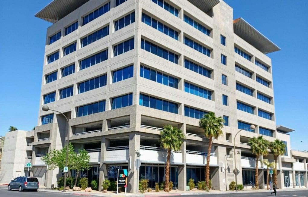 Summerlin Gets Its First High-Rises — Twin 21-Story Towers With a Skybridge Bar