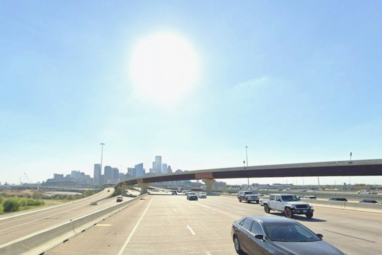 Sunny Skies, Choppy Seas: Houston Basks in Warm Weekend Before Early-Week Showers