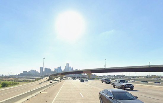 Sunny Skies, Choppy Seas: Houston Basks in Warm Weekend Before Early-Week Showers