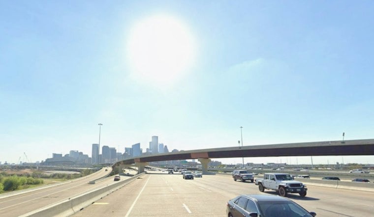 Sunny Skies, Choppy Seas: Houston Basks in Warm Weekend Before Early-Week Showers