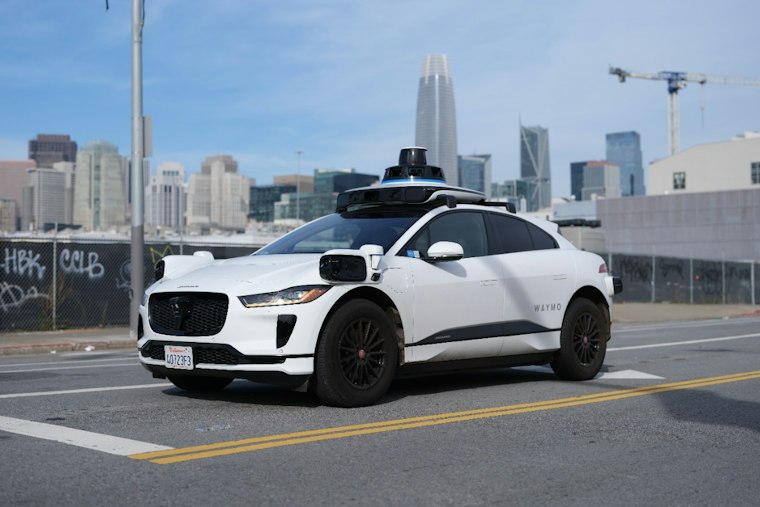 Tampa Waymo Drives Into Oncoming Bucs Traffic, Riders Flee in Fear