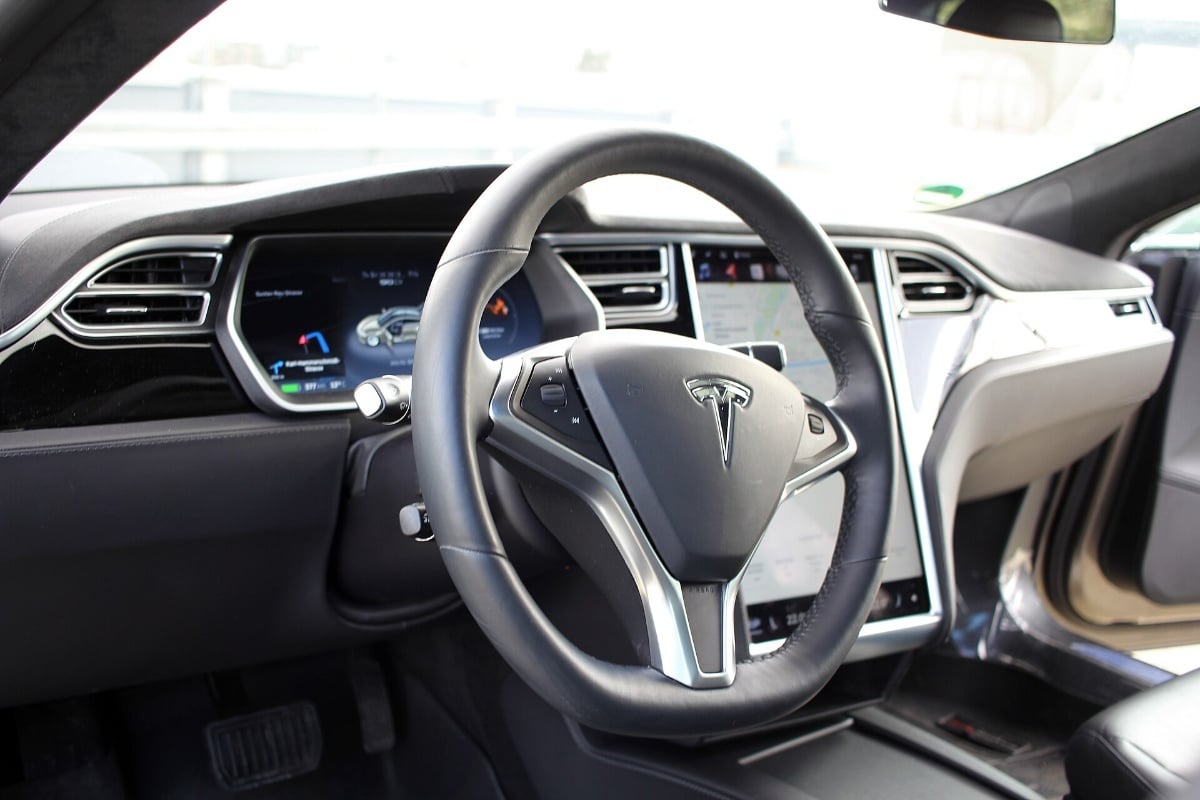 Tesla FSD mode active in fatal I-80 pedestrian crash