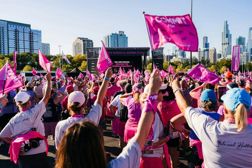 Thousands Descend on Soldier Field for Making Strides Breast Cancer Walk