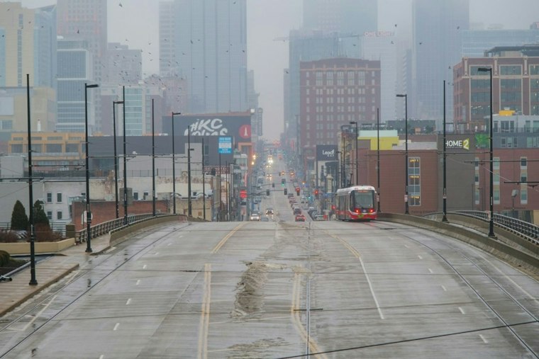 Thousands of Birds Expected Over Kansas City Skies Overnight, Experts Urge Dark Windows
