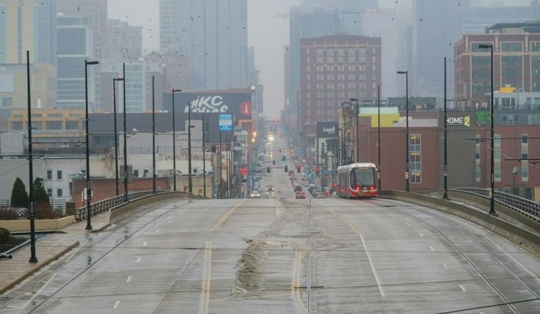 Thousands of Birds Expected Over Kansas City Skies Overnight, Experts Urge Dark Windows