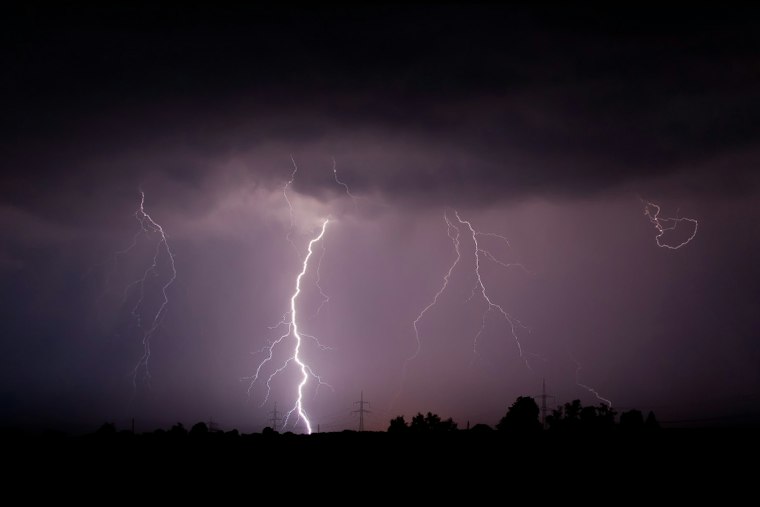 Thursday Thunderstorms, Flood Watch Hit Bakersfield