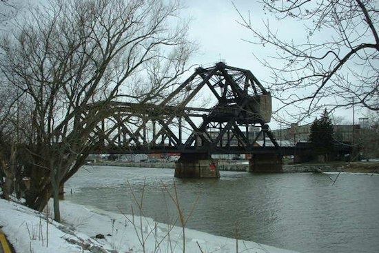 Tonawanda Bets on Infrared Sensors to Stop Trucks Smashing Into Young Street Bridge