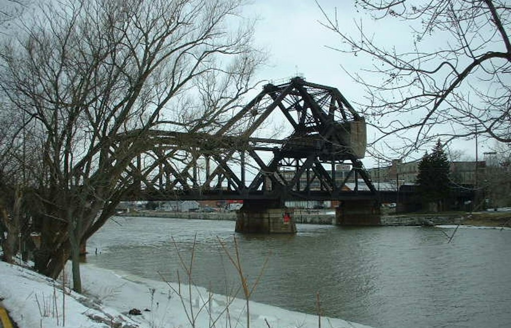 Tonawanda Bets on Infrared Sensors to Stop Trucks Smashing Into Young Street Bridge
