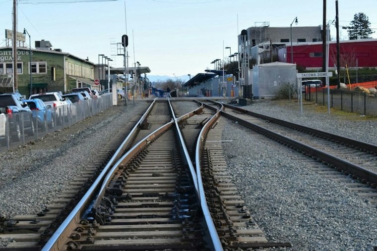 Train Strikes Pedestrians in Puyallup, One Dead