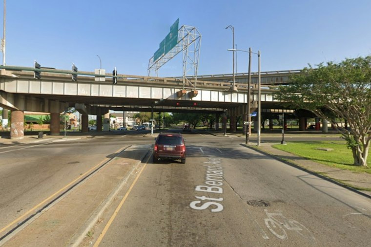 Truck Smashes Through Railing Off I-10 Near Esplanade, Snarls New Orleans Traffic