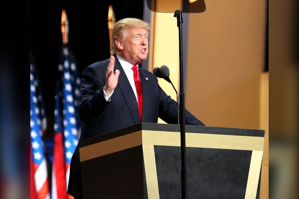 Trump Plans Two Iowa Rallies as GOP Senate Edge Vanishes in Polls