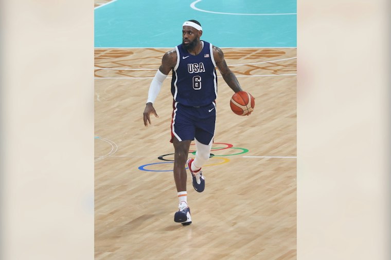 Trump Rips LeBron James as a Total Disgrace Over Anthem Stretching at MSG