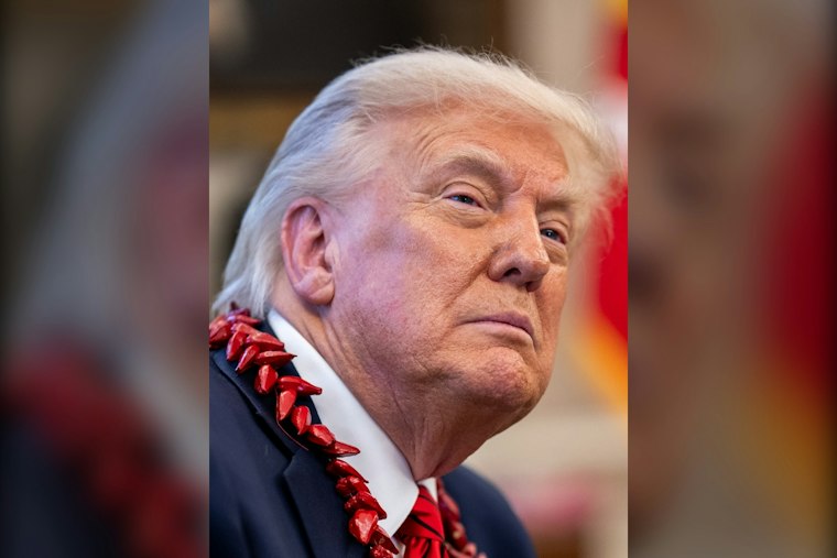 Trump's $5,000 Dividend Pitch Meets Voter Doubt Days Before Election