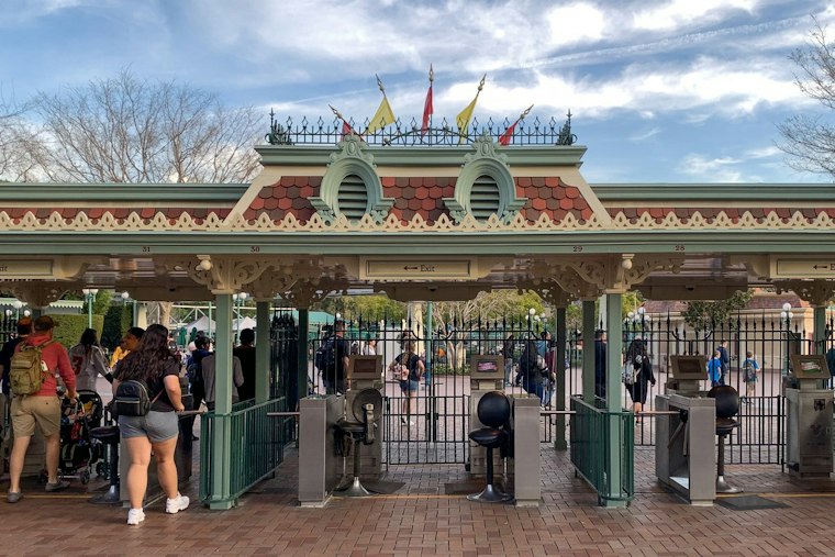 Two Bags Near Disneyland Entrance Prompt Anaheim Police Response