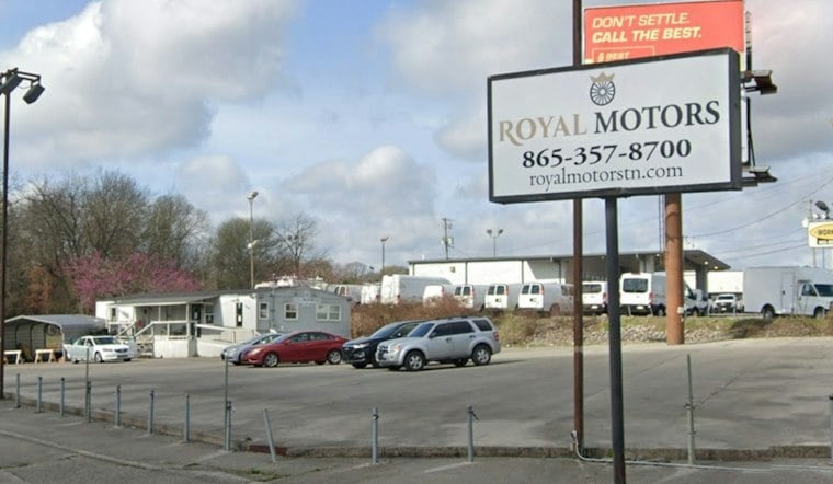 Two Masked Women Rob Knoxville Car Dealership at Gunpoint, Vanish