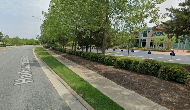 Two Men Shot Near Suffolk Hotel, Police Still Hunt for Suspect