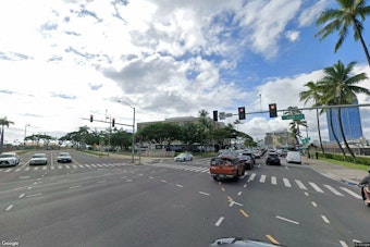 Two Seriously Hurt as Car Slams Into Tree on Ala Moana Boulevard