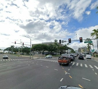 Two Seriously Hurt as Car Slams Into Tree on Ala Moana Boulevard
