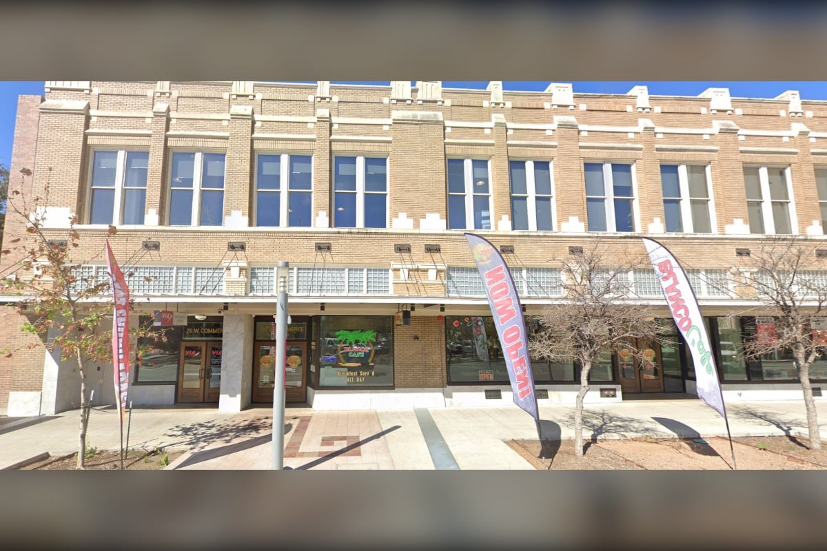 Two Suspects Flee After Man's Throat Slashed Outside San Antonio West Side Store