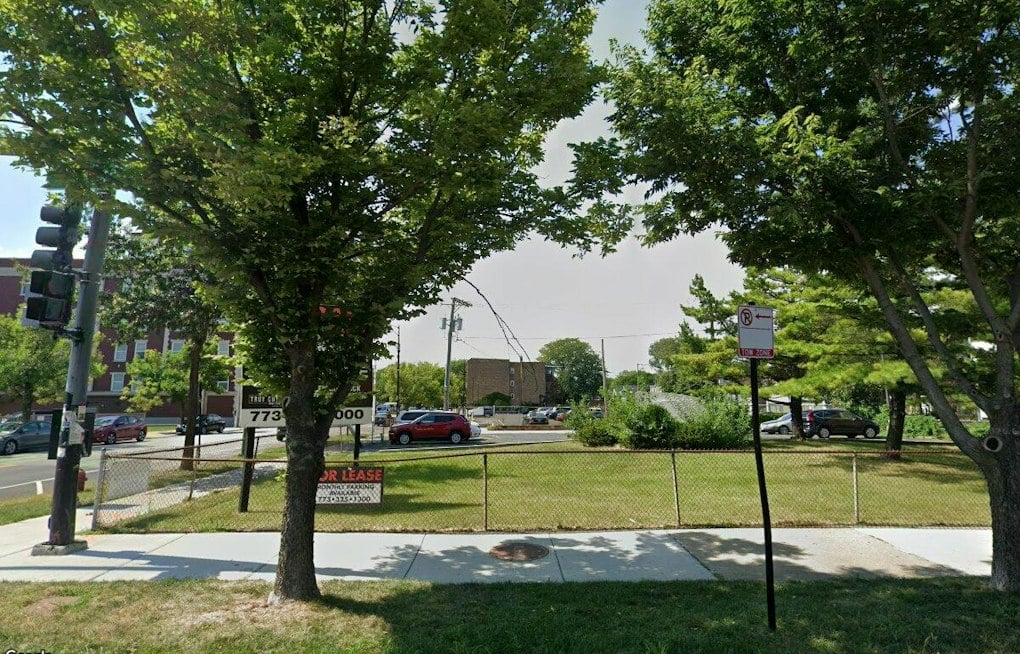 Uptown Parking Lot Near Thorek Hospital Could Become 35-Unit Apartment Building