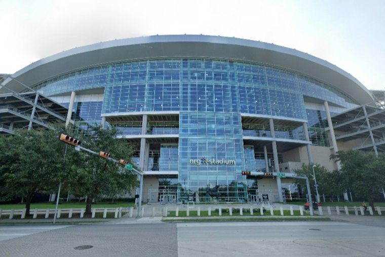 Usher And Chris Brown Bring The R&B Tour To Houston, Dates Still In Dispute
