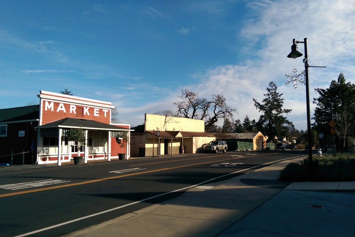 hoodline.com - Nina Singh-Hudson - Yountville Launches Napa's First Open-Container Wine Zone