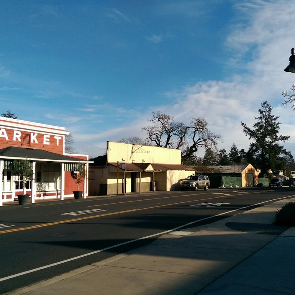 Using Yountville’s Sip Zone: Map, Hours and State Rules
