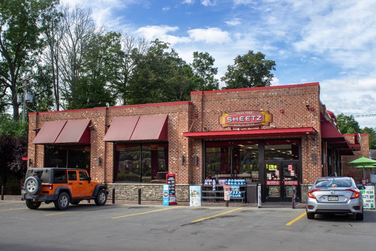 hoodline.com - Pat Hollis - Guilford Township Van Crash Traps Two at Sheetz Sign