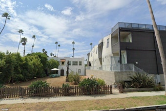 Venice Duo of Homes Could Make Way for 12-Unit Building on Oakwood Ave