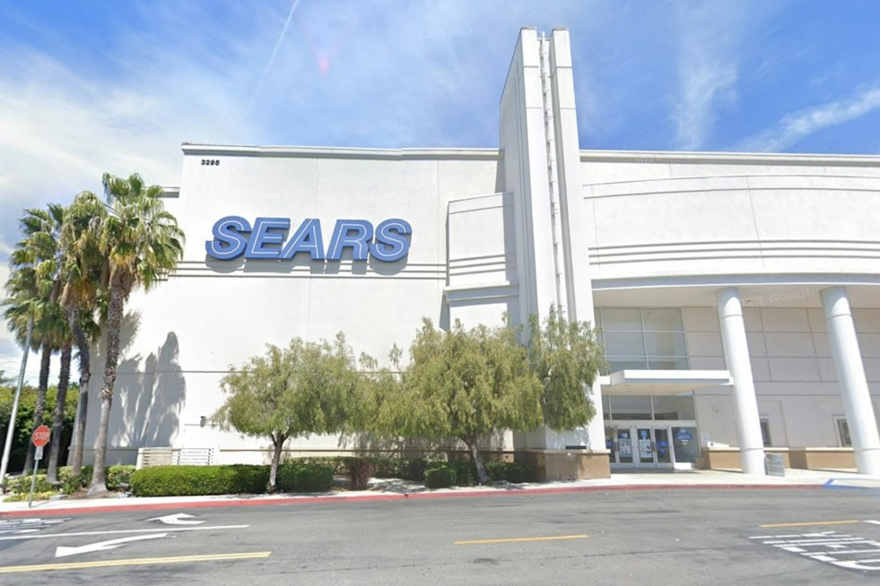 Ventura's Old Sears Becomes Bowling Hall With 14 Japan-Trained Restaurants