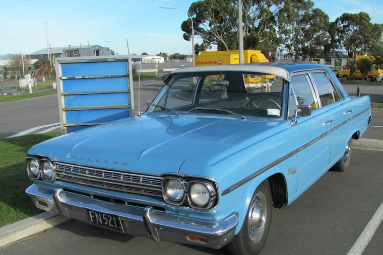 Vintage Cars Head to Golden Gate Park for Old Car Picnic