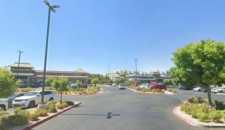 Visalia's Mulligan's Golf Bar Swings Into North Fresno With Eight Simulators