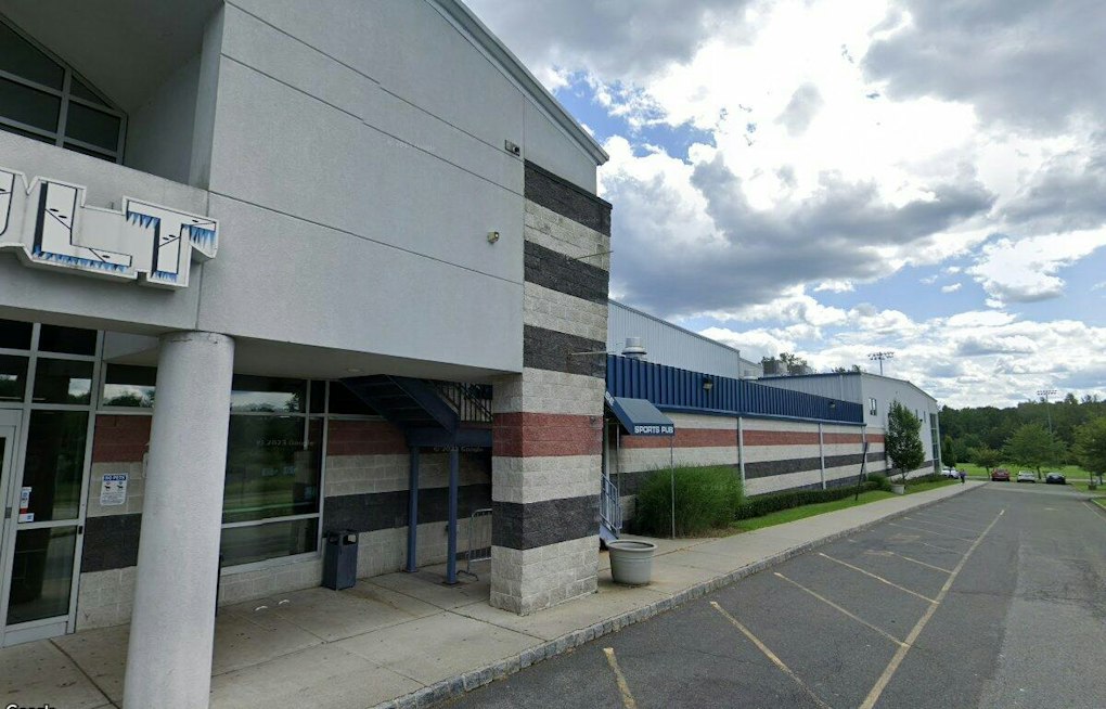 Wayne, NJ Youth Hockey Owner Threatens 10-Year-Olds Over Moms' Custom Jackets