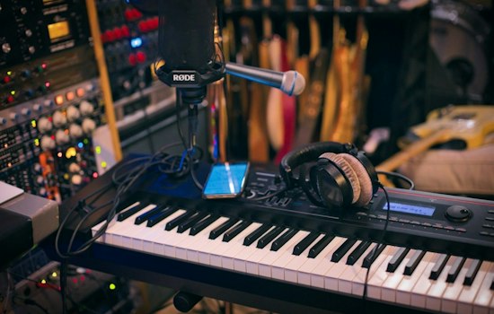 West Hartford Retiree, 77, Lands Record Deal After Knee Surgery Reboots His Music Career
