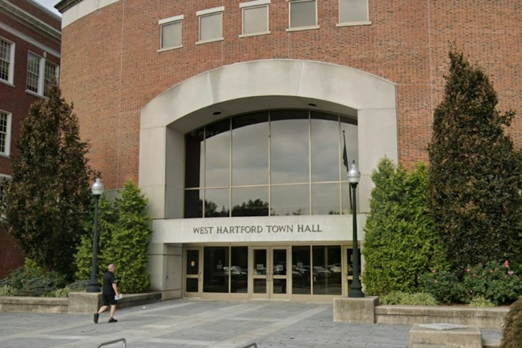 West Hartford School Board Splits 5-2 on New Tech Rules, Delays Phone Ban Vote