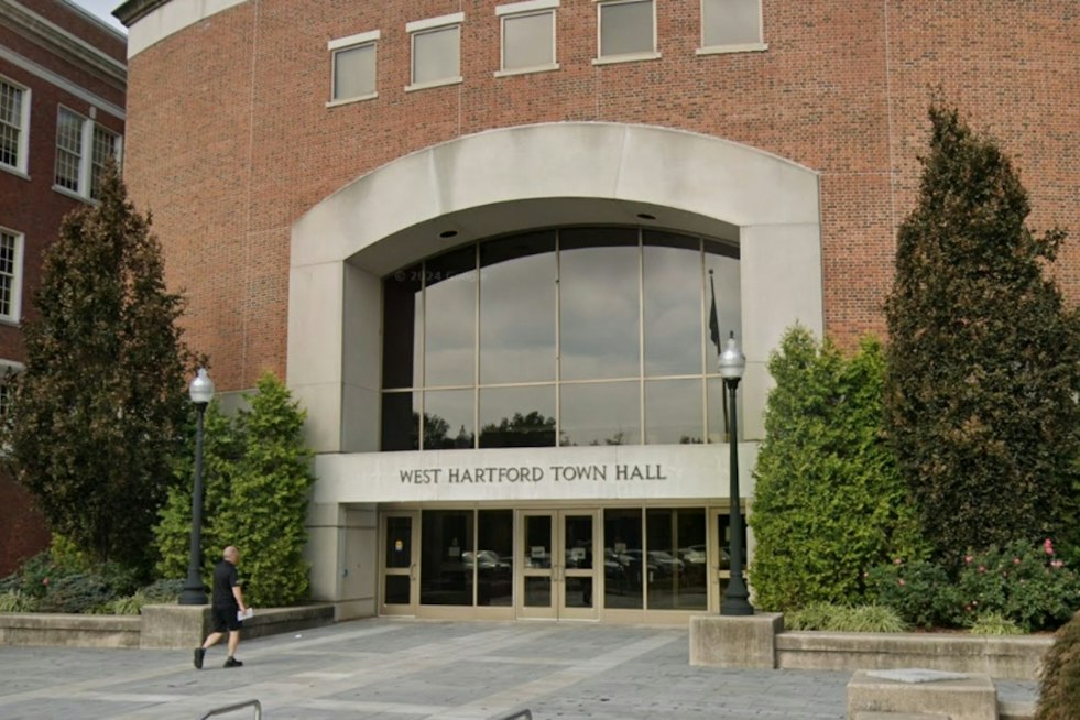 West Hartford School Board Splits 5-2 on New Tech Rules, Delays Phone Ban Vote