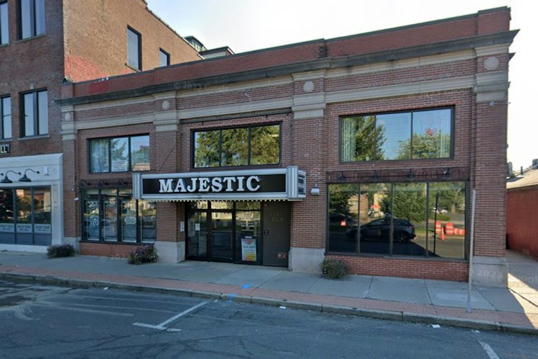 West Springfield's Majestic Theater Opens 1930s Farce 'Lend Me a Tenor' Today