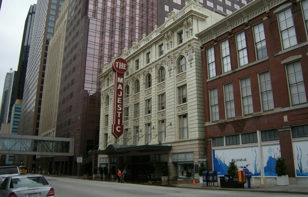William Beckmann Brings Fifth Las Posadas Tour To Dallas' Majestic Theater