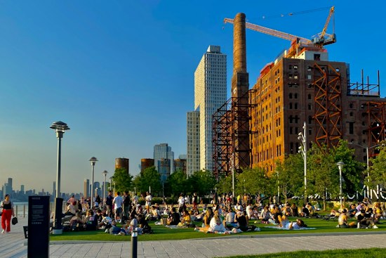 Williamsburg Gets NYC's First Outdoor Community Sauna This Winter, Cold Plunge Included