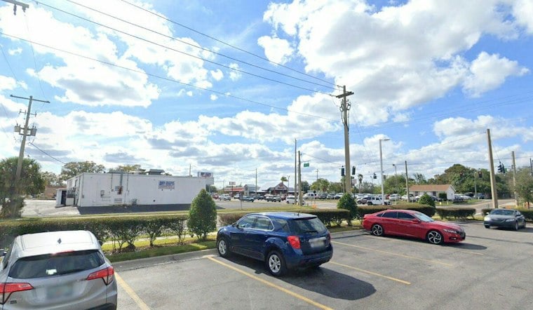 Winter Haven Man Pays for iPad With $500 in Fake Bills, Vanishes in White Tesla