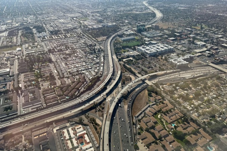 Woman Climbs Onto Sign Above Santa Ana Freeway, Shuts Down All Lanes of 55
